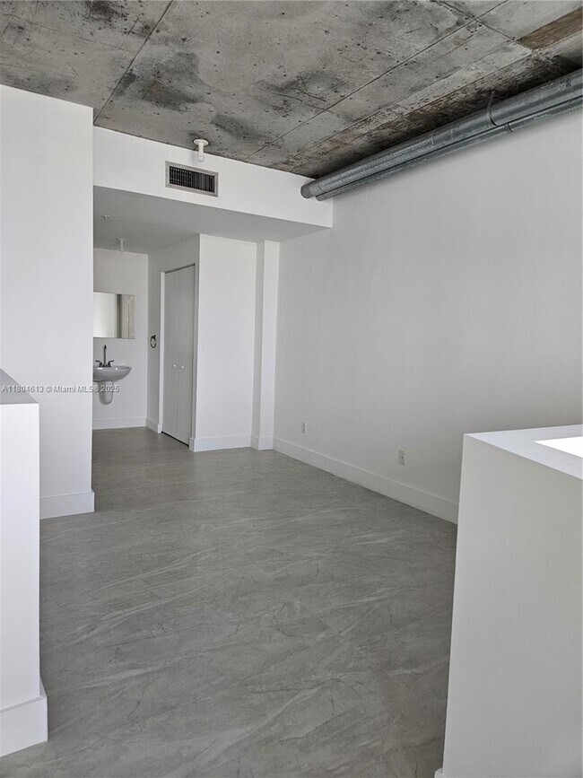 Building Photo - 690 SW 1st Ct