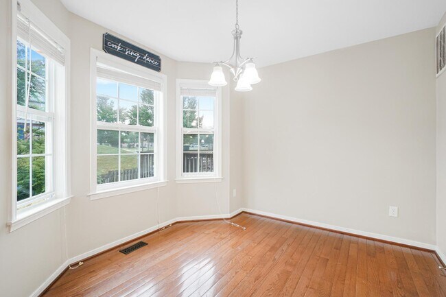 Building Photo - 405 Donelson Loop