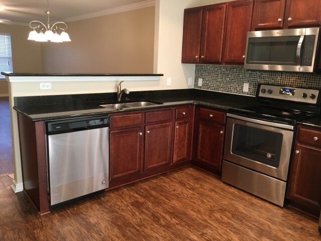 Building Photo - 5 Miller Pond Rd