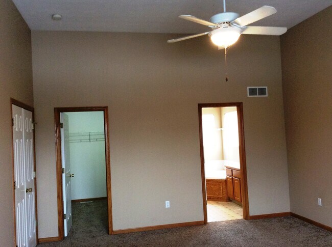 Building Photo - 1288 Waterbury Dr