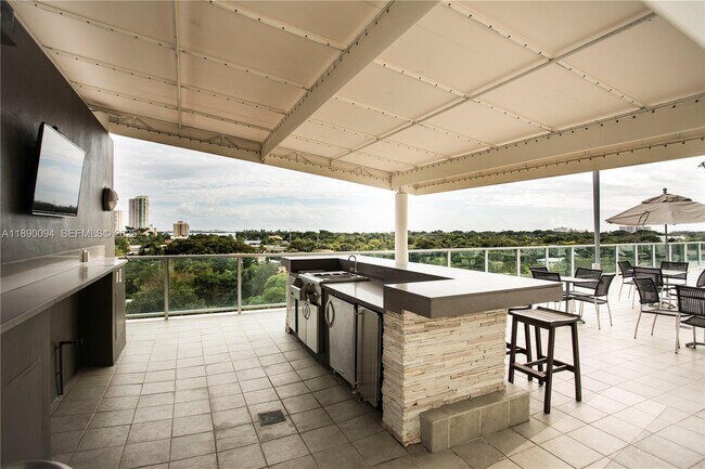 Building Photo - 2525 SW 3rd Ave