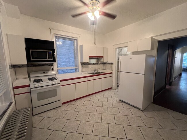 Building Photo - 3545 N Sheffield Ave