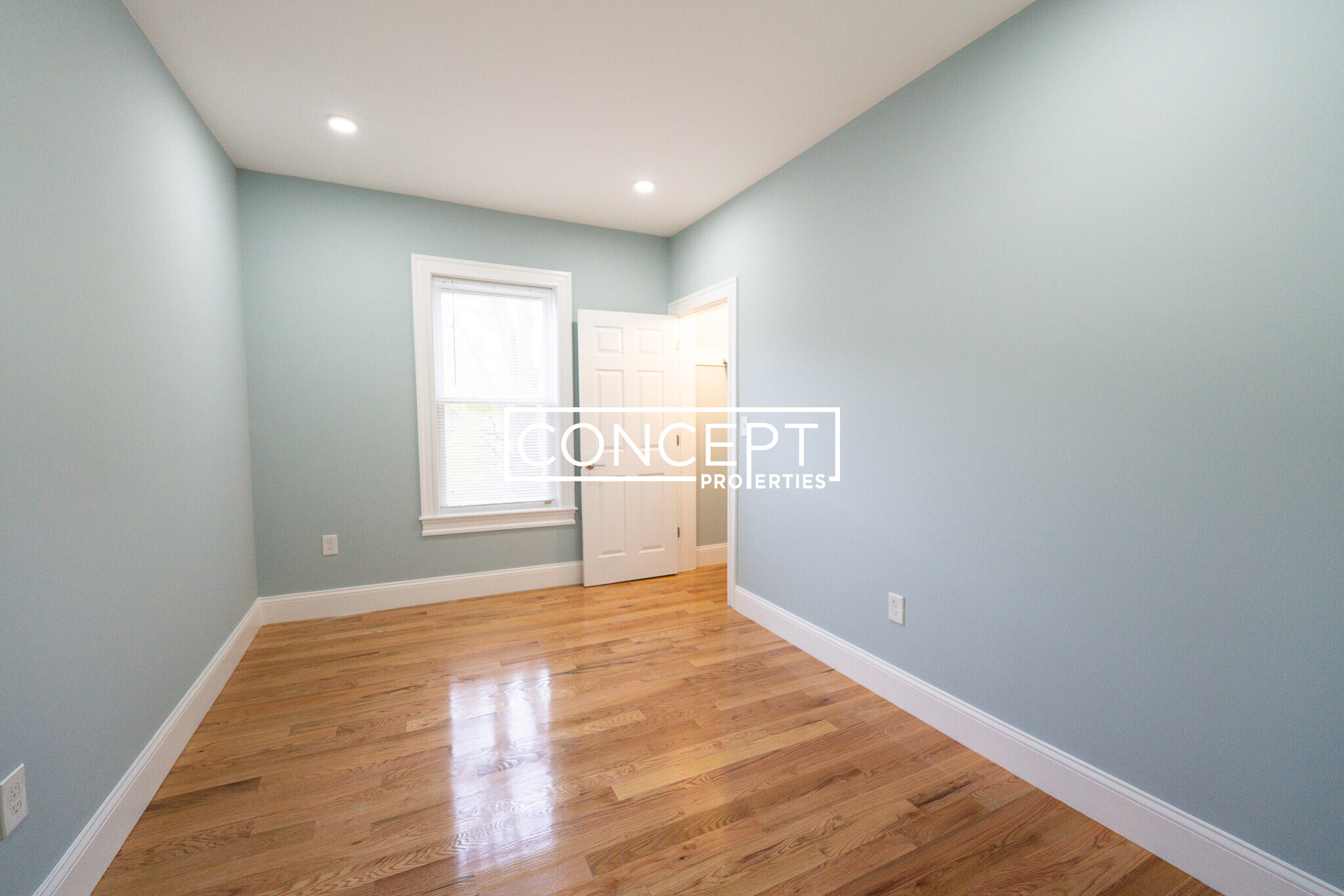 Building Photo - 372 Oxford St