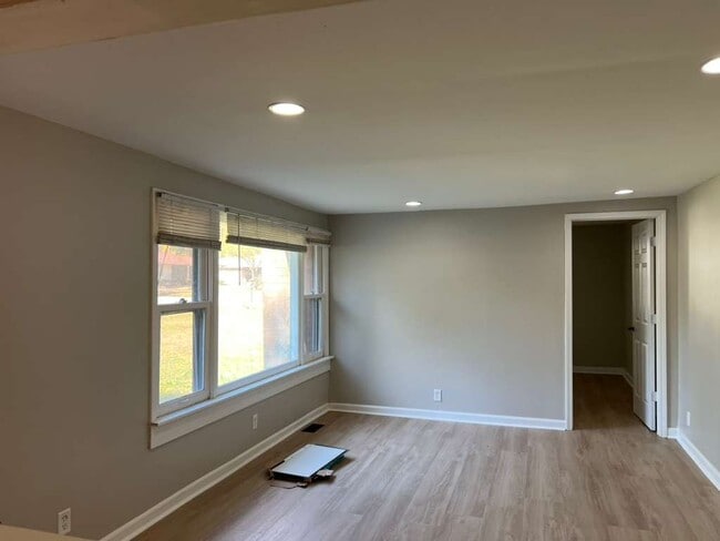 Building Photo - 311 Burke Ave