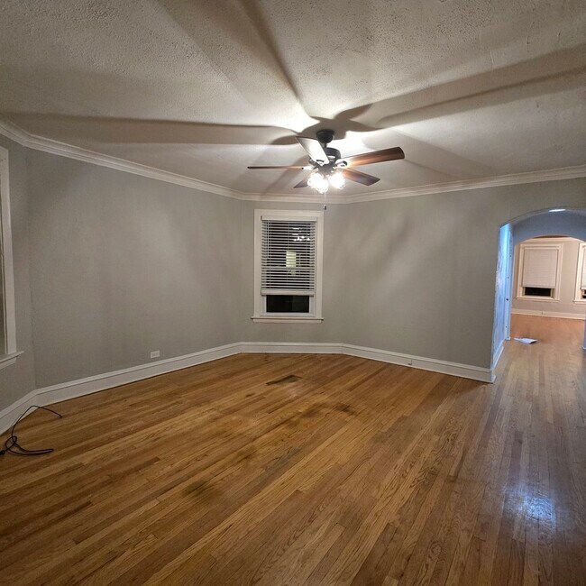 Building Photo - 7529 N Claremont Ave