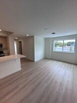 Building Photo - 915 18th Ave N