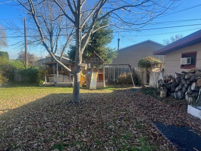 Building Photo - Spacious pet-friendly Clarkston house on d...