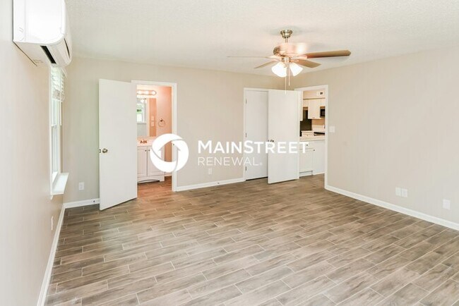 Building Photo - 4 Bedroom Pet-Friendly Home in Charlotte, ...