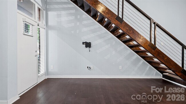 Building Photo - 2125 Southend Dr