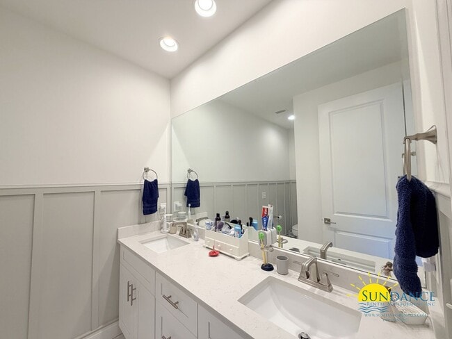 Building Photo - Charming 3BR Home with really great neighborhood perks!