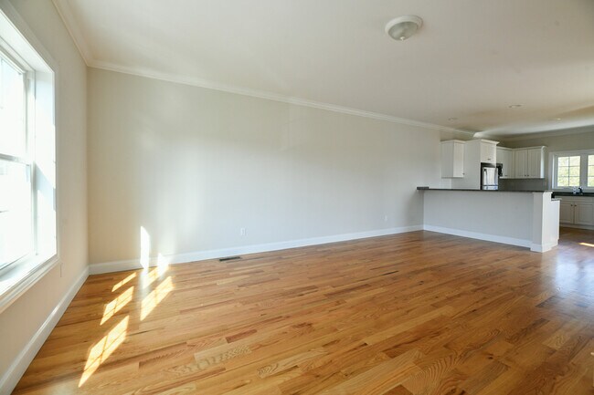 Building Photo - 448 New Haven Ave