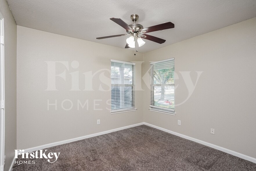 Building Photo - 6622 Hawthorne Falls Ln