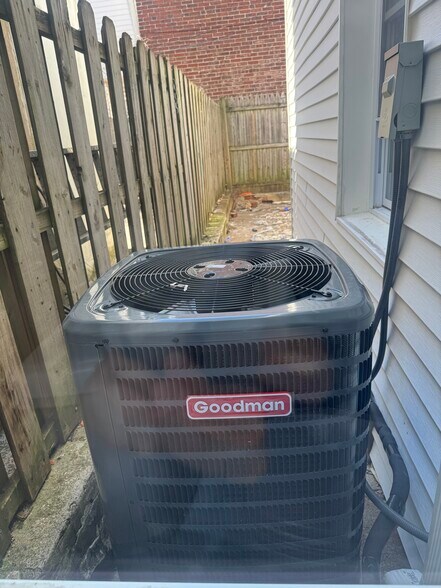 Building Photo - 459 E High St