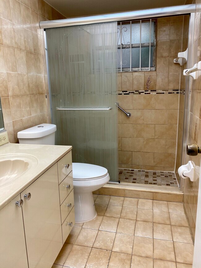 2nd bathroom - 1750 W 46th St