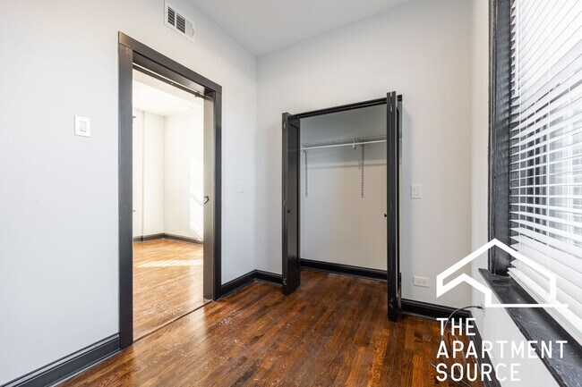 Building Photo - 2842 W Augusta Blvd