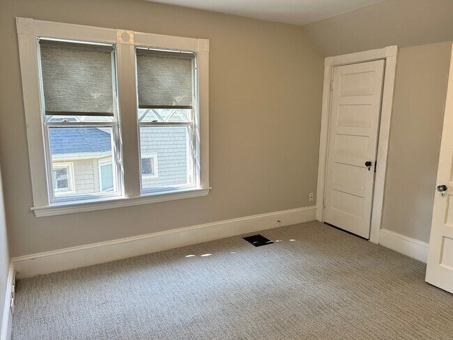 Building Photo - 16 Fletcher St