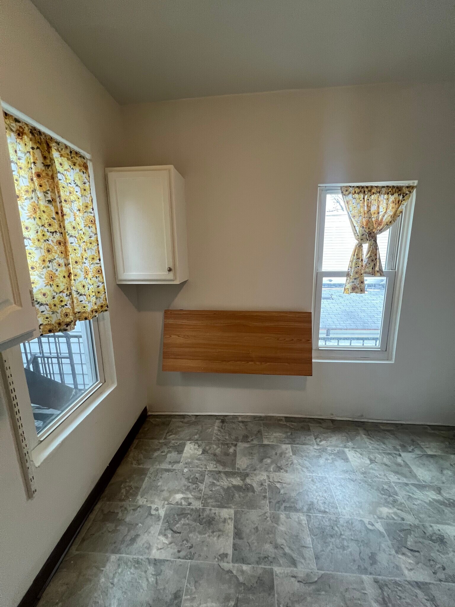 Building Photo - 117 1/2 N Penn St