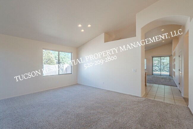 Building Photo - 11174 N Sand Pointe Dr