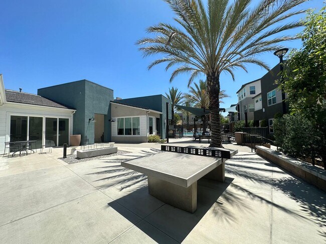 Building Photo - 4 BEDROOM HOME FOR LEASING IN RANCHO CUCAMONGA