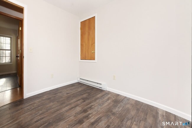 Building Photo - 81 Middletown Ave