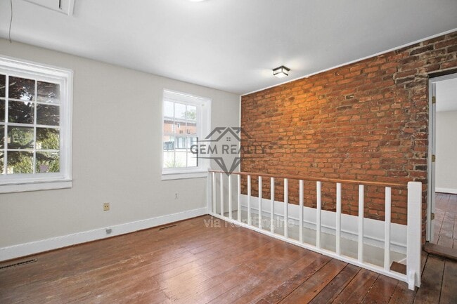 Building Photo - 710 Caroline St
