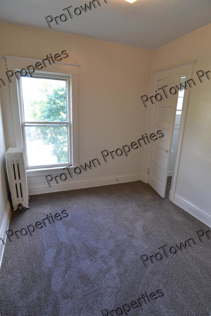 Building Photo - 213 N Hickory St