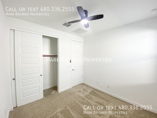 Building Photo - 3534 E Dakota Dr