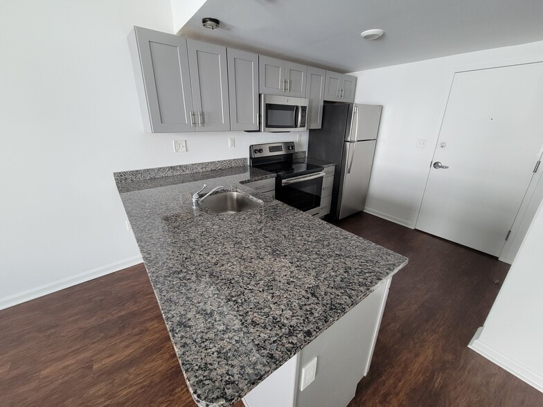 Building Photo - 2231 Bryn Mawr Ave