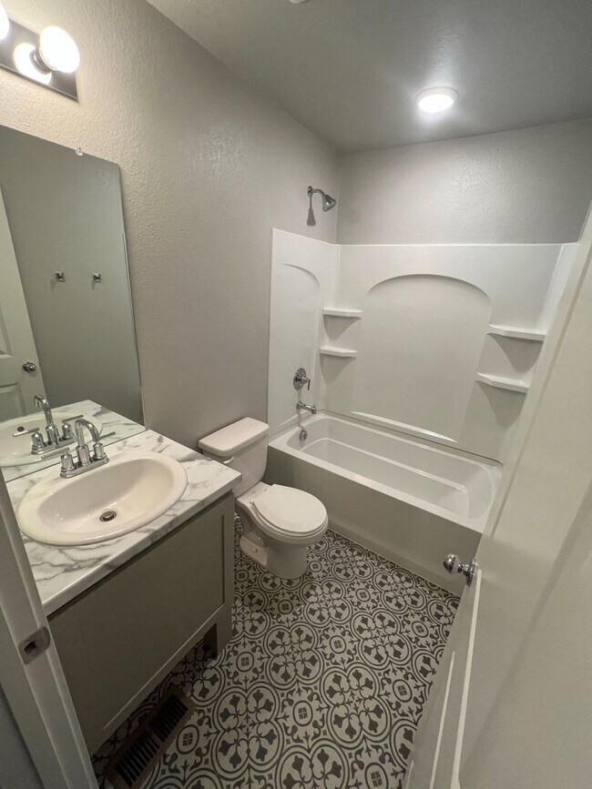 Building Photo - Fantastic Townhome in Ault