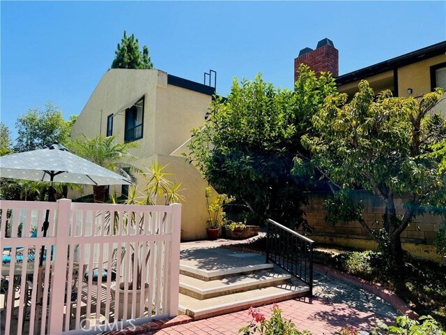 Building Photo - 415 W Duarte Rd