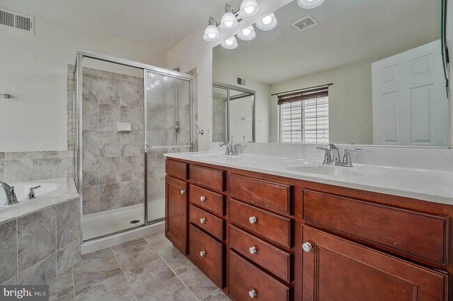 Building Photo - 3461 Eagle Ridge Dr