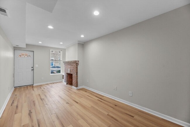 Building Photo - 207 S Regester St