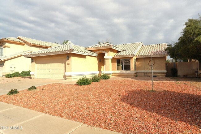 Building Photo - 1130 W Raven Dr