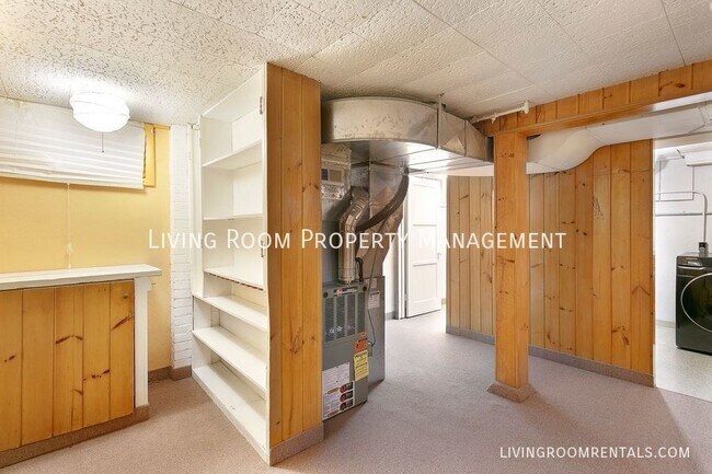 Building Photo - 3010 SE 36th Ave