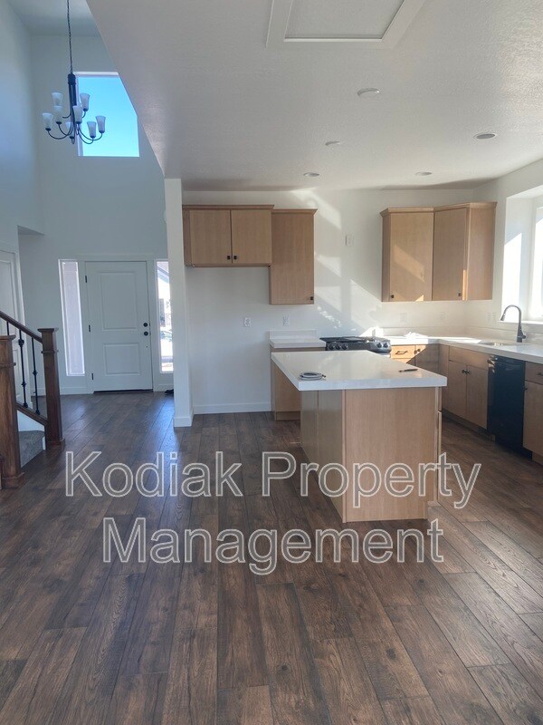 Building Photo - 1439 W Stable St