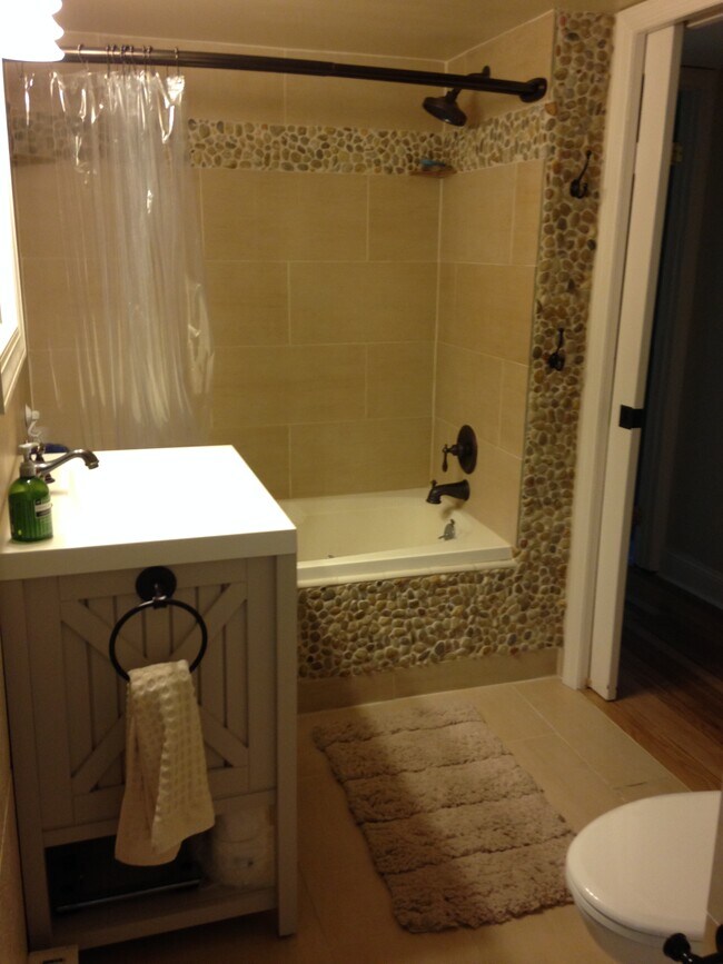 Building Photo - 155 Oakfield Ave