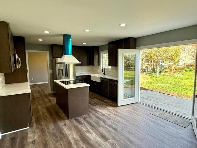 Building Photo - 9465 Santa Clara Cir