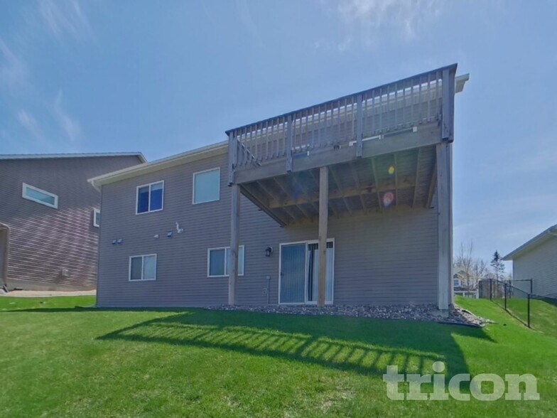 Building Photo - 1341 Meadow Ln