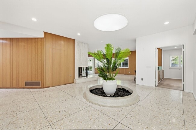 Building Photo - Alto Cedro Estate Lease