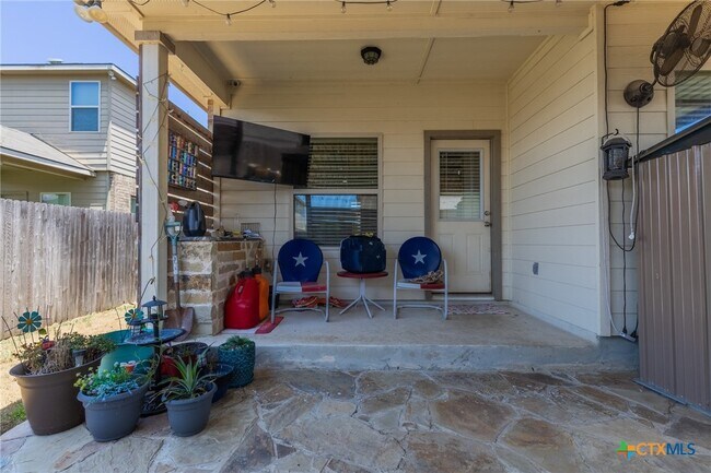 Building Photo - 1722 Village Springs