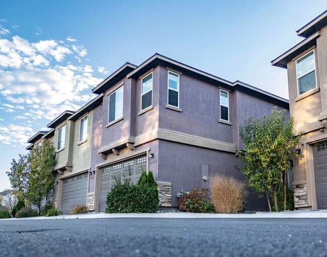 Building Photo - Great Townhome For Rent!