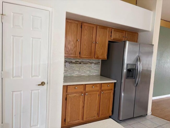 Building Photo - 1722 E Detroit St