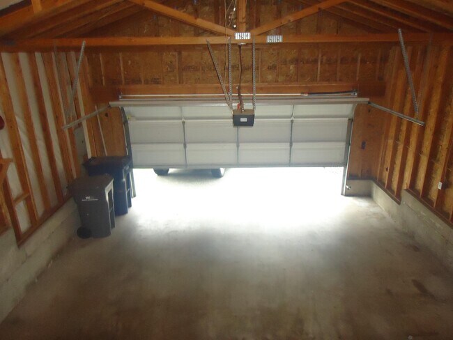 Building Photo - 211 Noble Way