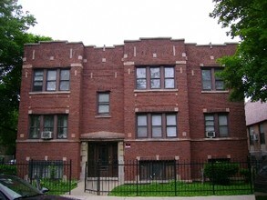 Building Photo - 7956 S Burnham Ave