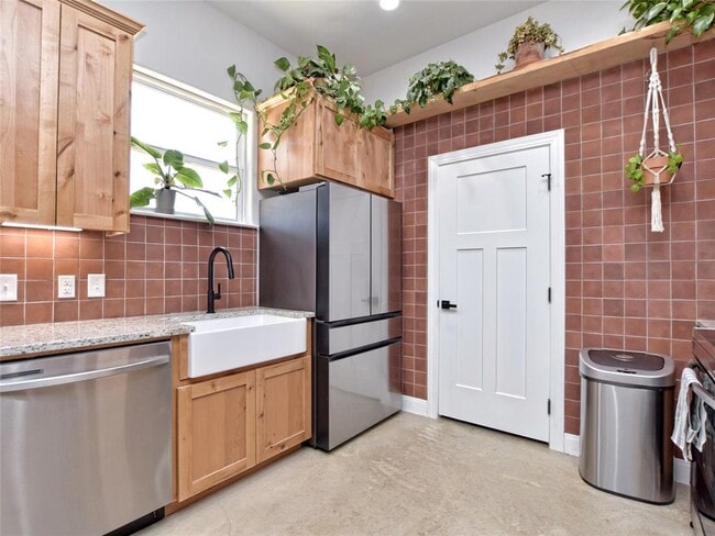 Building Photo - 114 Keomuku