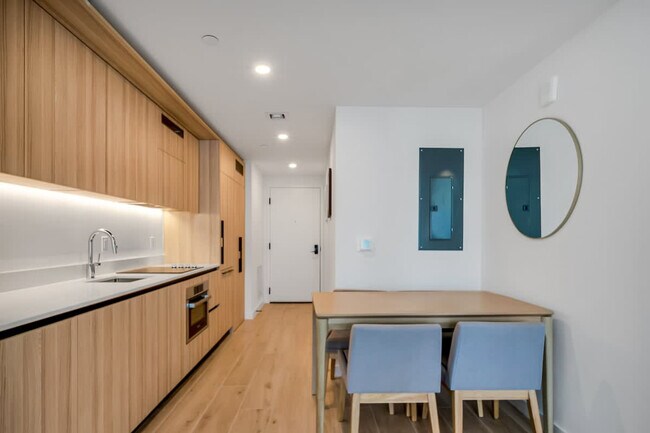 Building Photo - 225 N Miami Ave