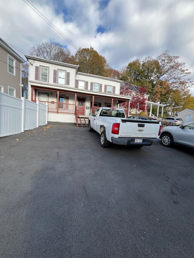 Building Photo - 33 White St