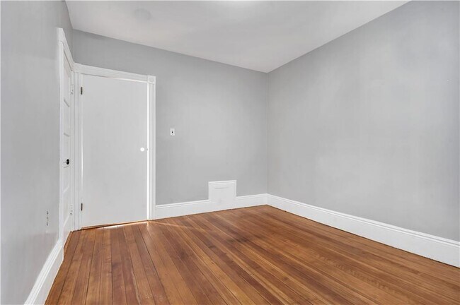 Building Photo - 352 Orms St