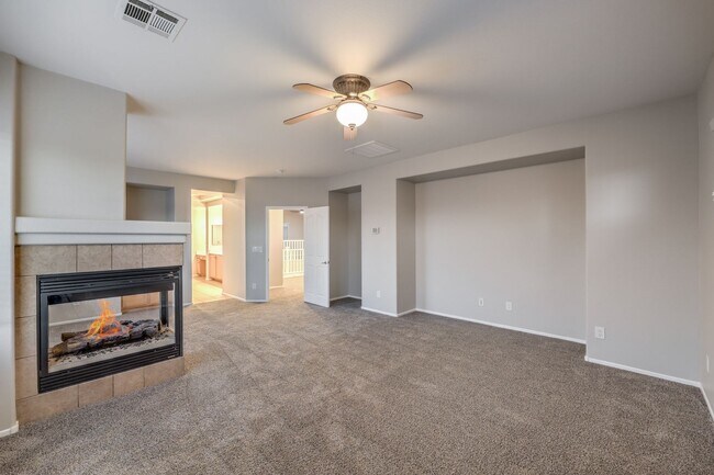 Building Photo - Gorgeous 6Bed/5Bath/4Car, 2-Story Home located in the Mountains Edge