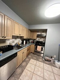 Building Photo - 220 Linden St